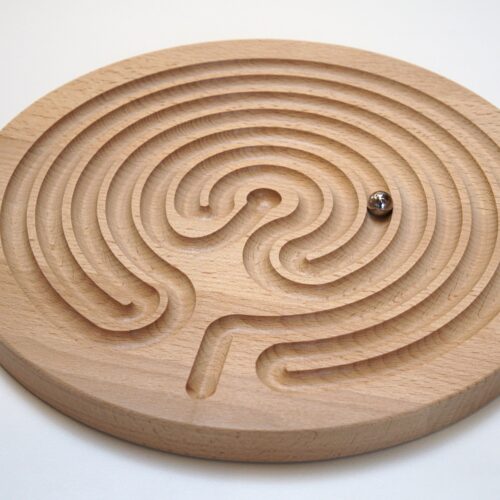drewniany labirynt motessori