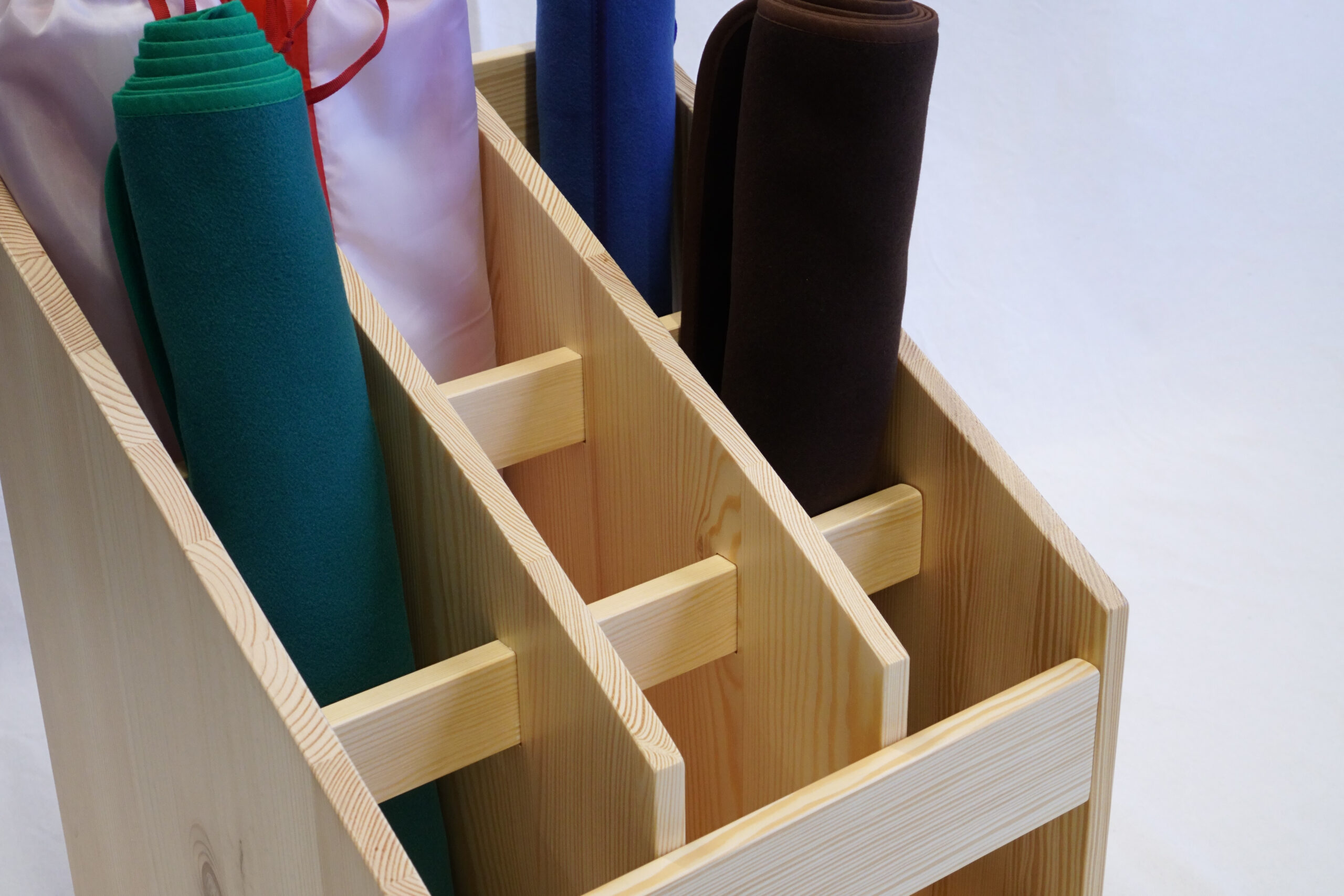 stojak na dywany montessori